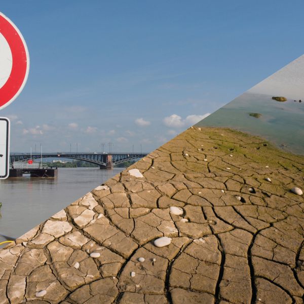 Bild geteilt einmal Schild Hochwasser einmal ausgetrockneter Boden